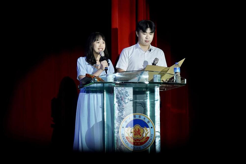 「第42屆韶韻獎：音警期盼」主持人熱鬧開場。