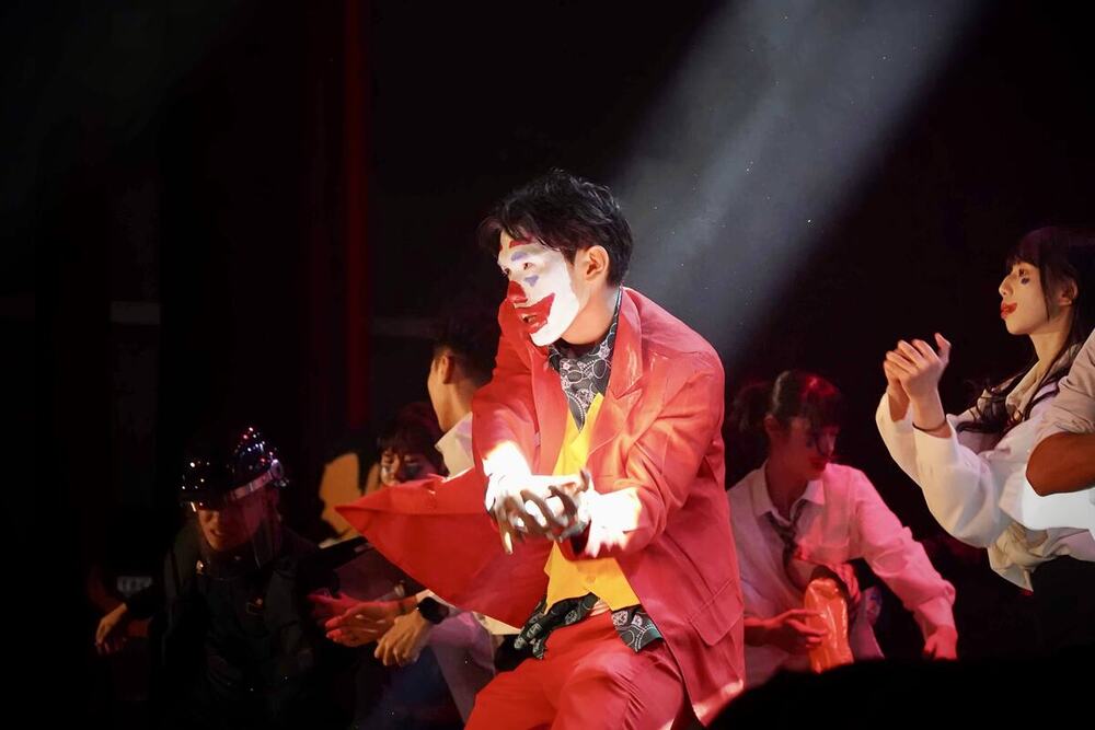 團體歌舞組第2名─91期1隊「Joker: Folie à Deux」以富有創意的編舞，帶出濃厚戲劇張力，演繹出小丑在瘋狂與理智間徘徊的矛盾心境。