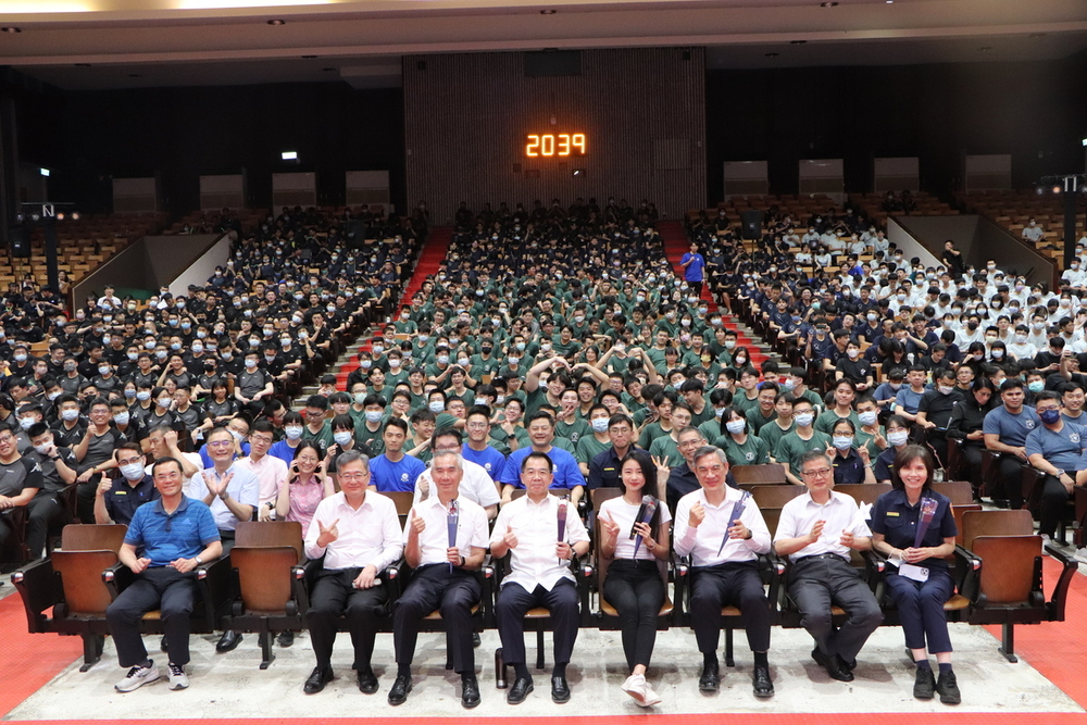 全體畢業生大合照。