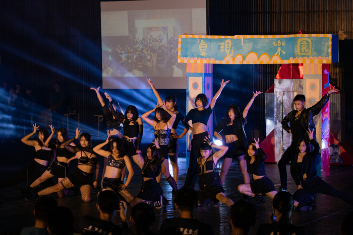 從星啟航Voyage to the Cosmopolice女舞表演。