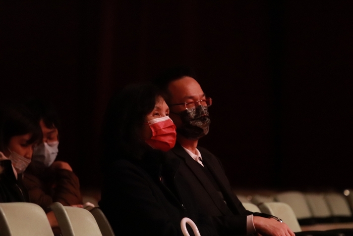 學務長粘慧珍(圖左)到場欣賞聆聽