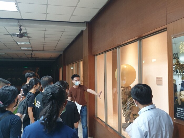 櫥窗藝術展品(小丑)介紹