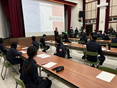 蔡代理副校長田木致詞，勉勵選手多練字