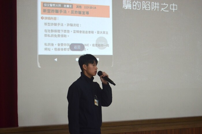 競賽隊伍說明其App設計構想。