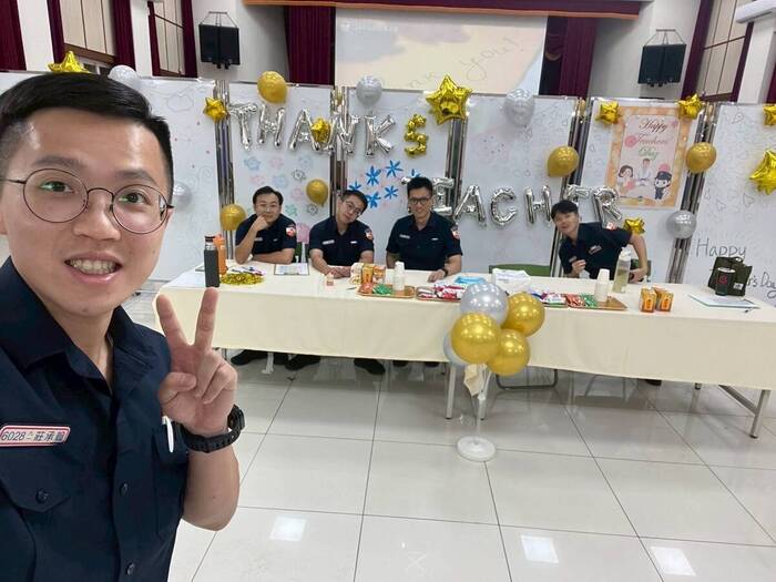 祝老師教師節快樂。