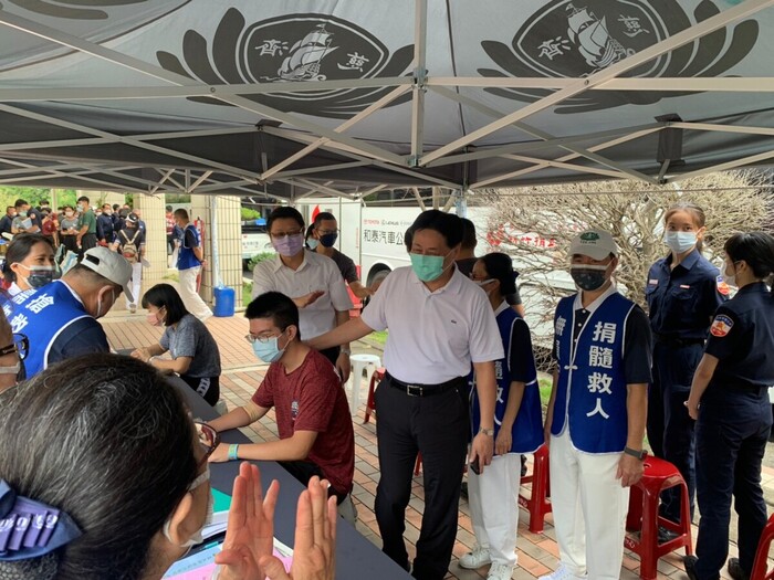 陳校長檡文公忙之餘，仍到場關心。