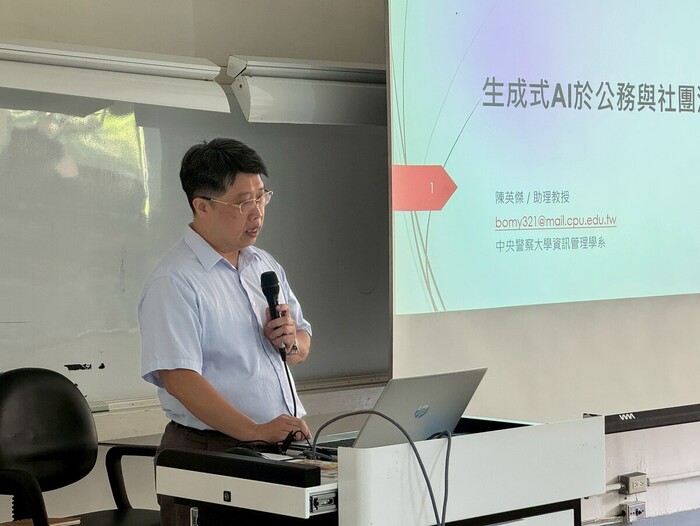 陳英傑老師演講。