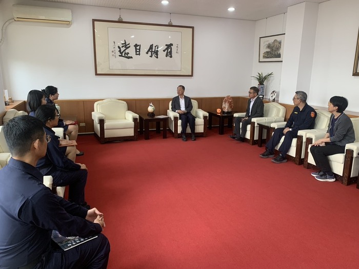 黃校長明昭接見115年大專優秀青年代表