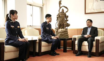 校長接見本校114年大專優秀青年代表