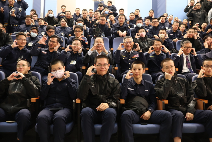 校長及與會師生合影